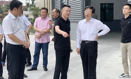 湖州市长冒酷暑莅临指导，意力管业发展热情高涨