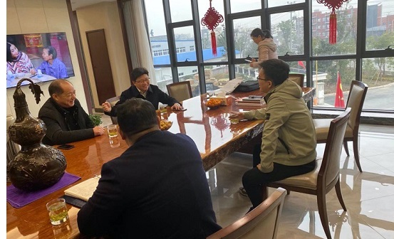 镇领导走访重点企业，暖心添力